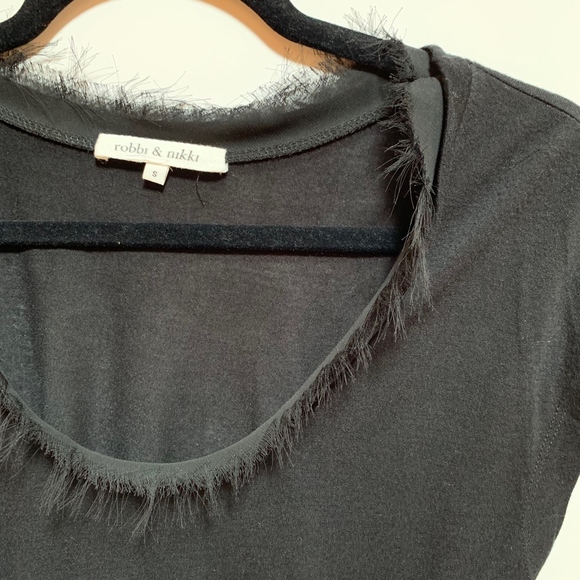Robbi & Nikki black top with embellished neck line - Picture 6 of 7